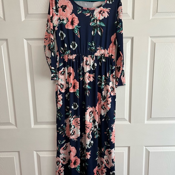 Dresses & Skirts - Maxi dress